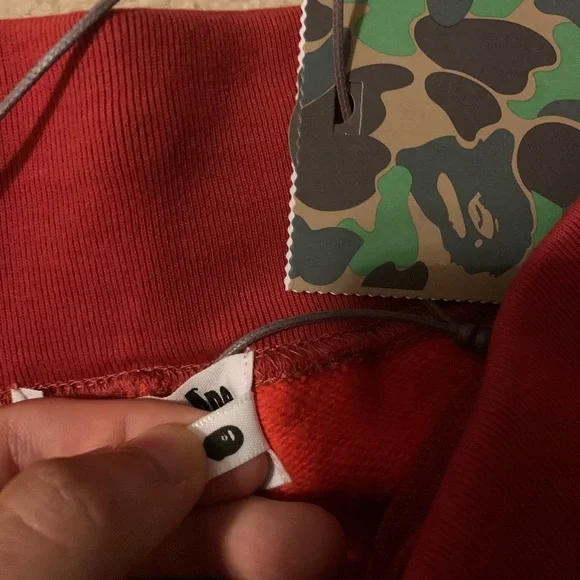 Bape Red OG Camo Shark Shorts Size Small - Picture 4 of 7